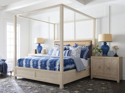 Shorecliff King Canopy Bed in Sailcloth with Raffia Headboard