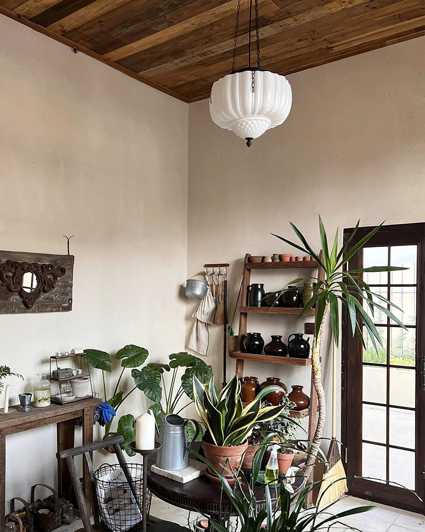 Flutara Glass Pendant Light