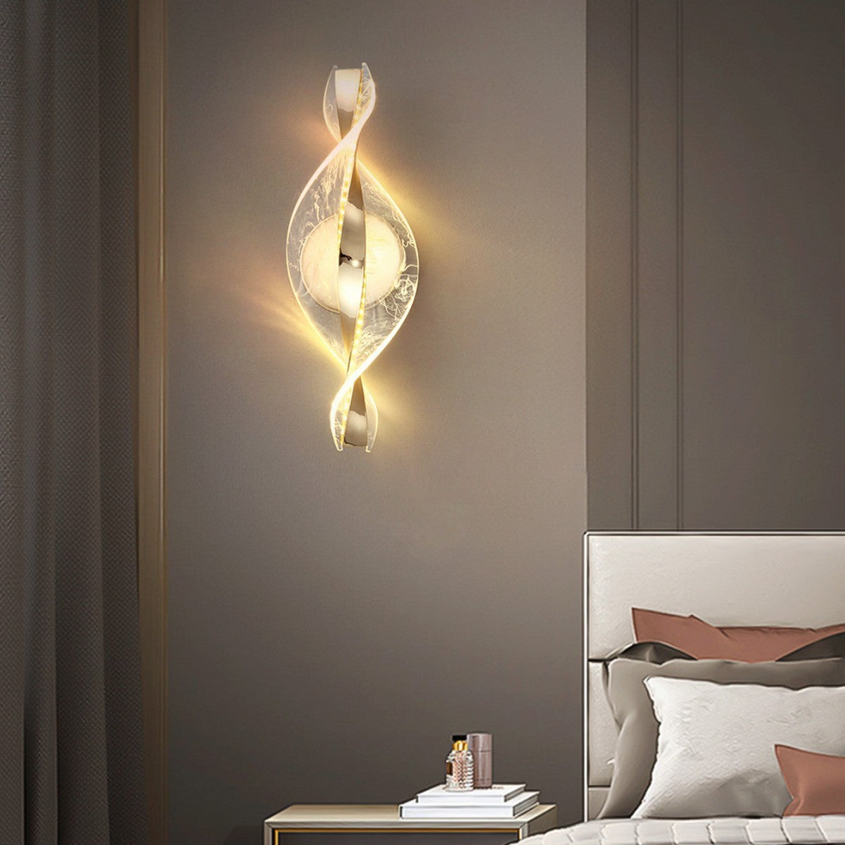 Golden Aluminum Wall Lamp