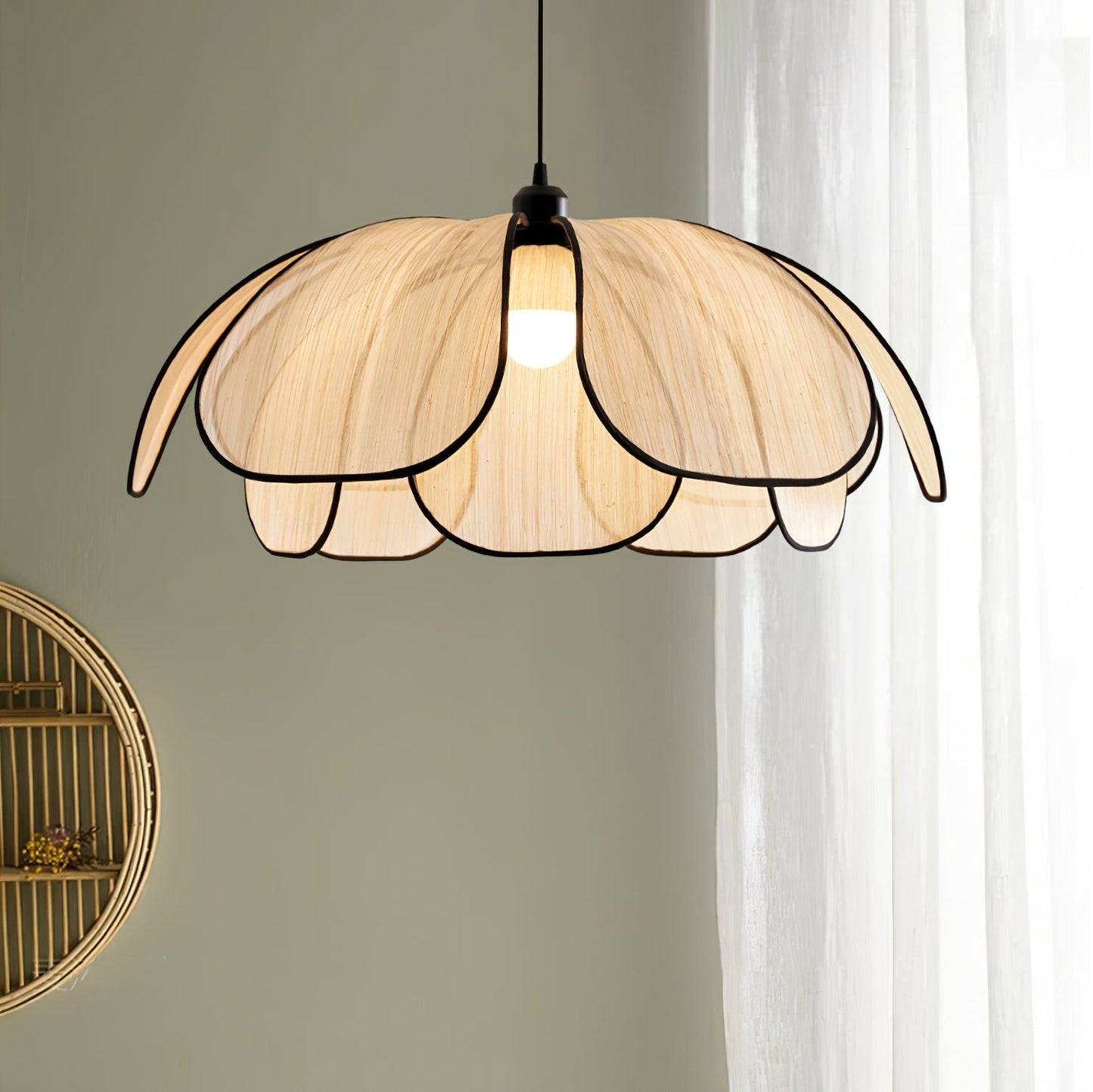 Verdalia Leaf Pendant